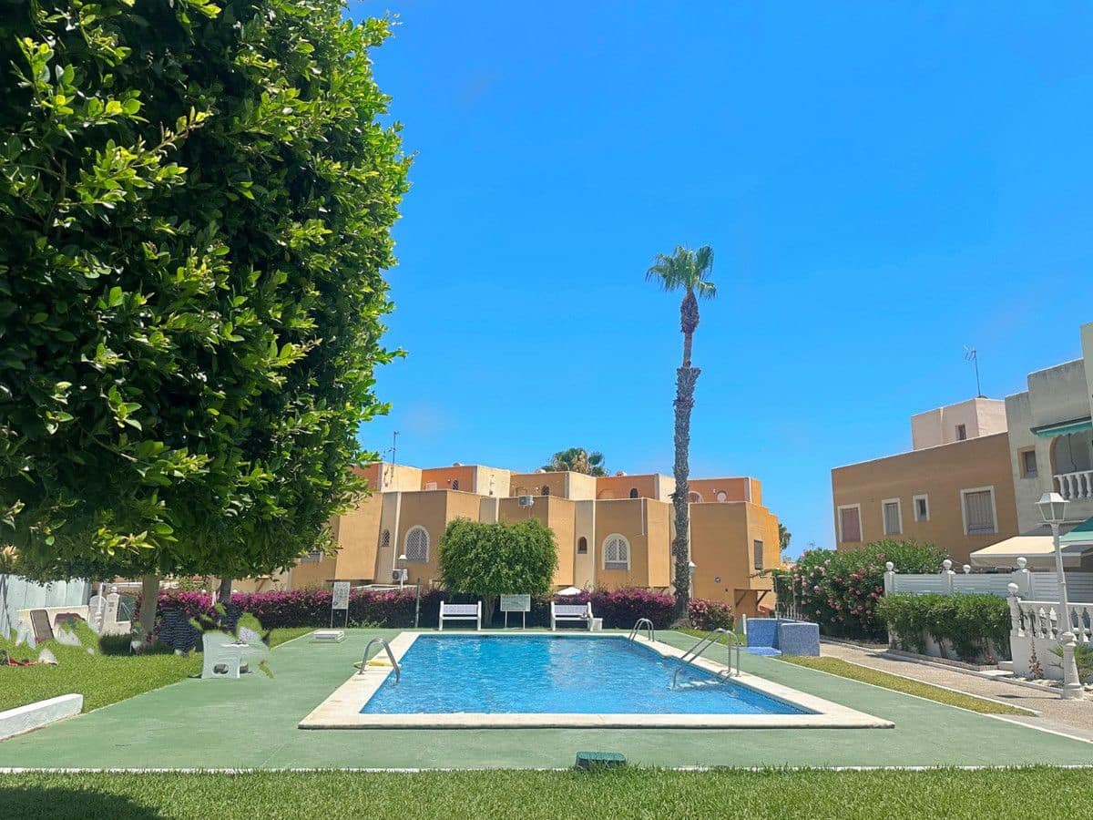 Chalet de 1 habitación en La Mata en venta con piscina - 146.900 € (Ref: 10018611)
