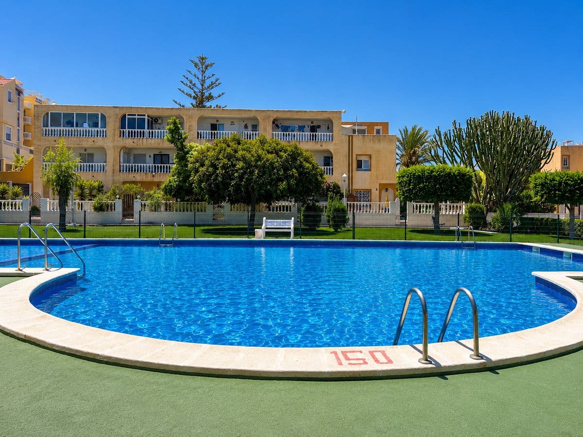 Chalet de 1 habitación en La Mata en venta con piscina - 146.900 € (Ref: 10018611)