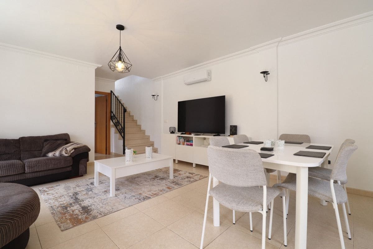 Chalet de 3 habitaciones en Los Montesinos en venta con piscina - 299.950 € (Ref: 10018613)