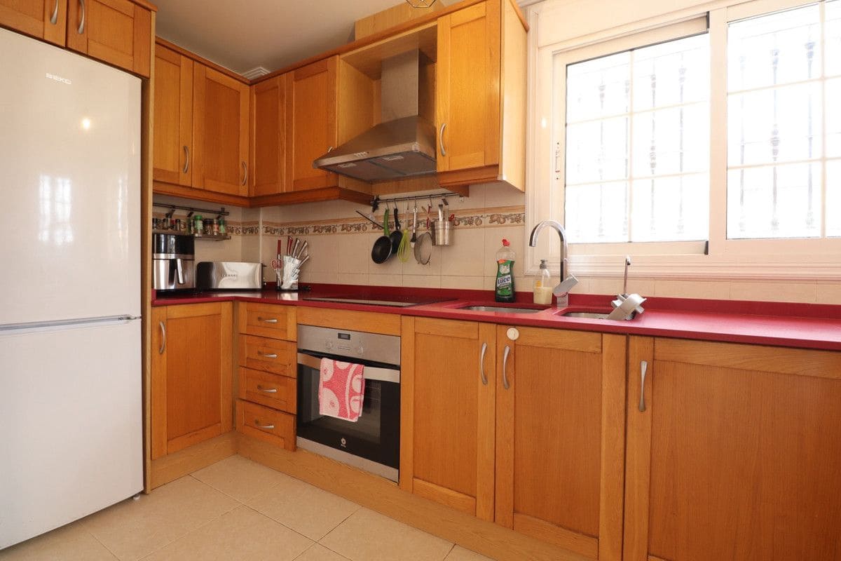 Chalet de 3 habitaciones en Los Montesinos en venta con piscina - 299.950 € (Ref: 10018613)