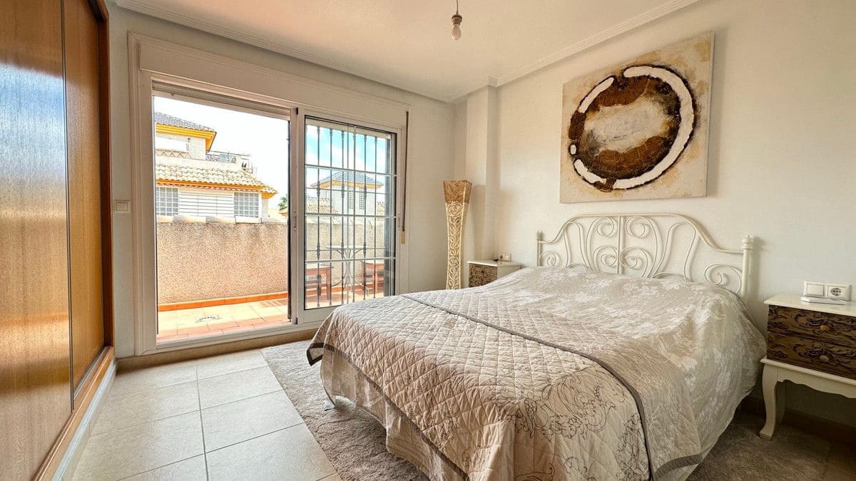 Chalet de 3 habitaciones en Los Montesinos en venta con piscina - 299.950 € (Ref: 10018613)