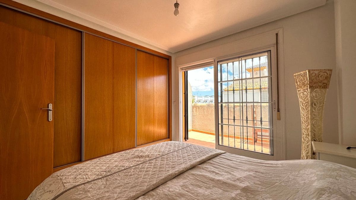 Chalet de 3 habitaciones en Los Montesinos en venta con piscina - 299.950 € (Ref: 10018613)