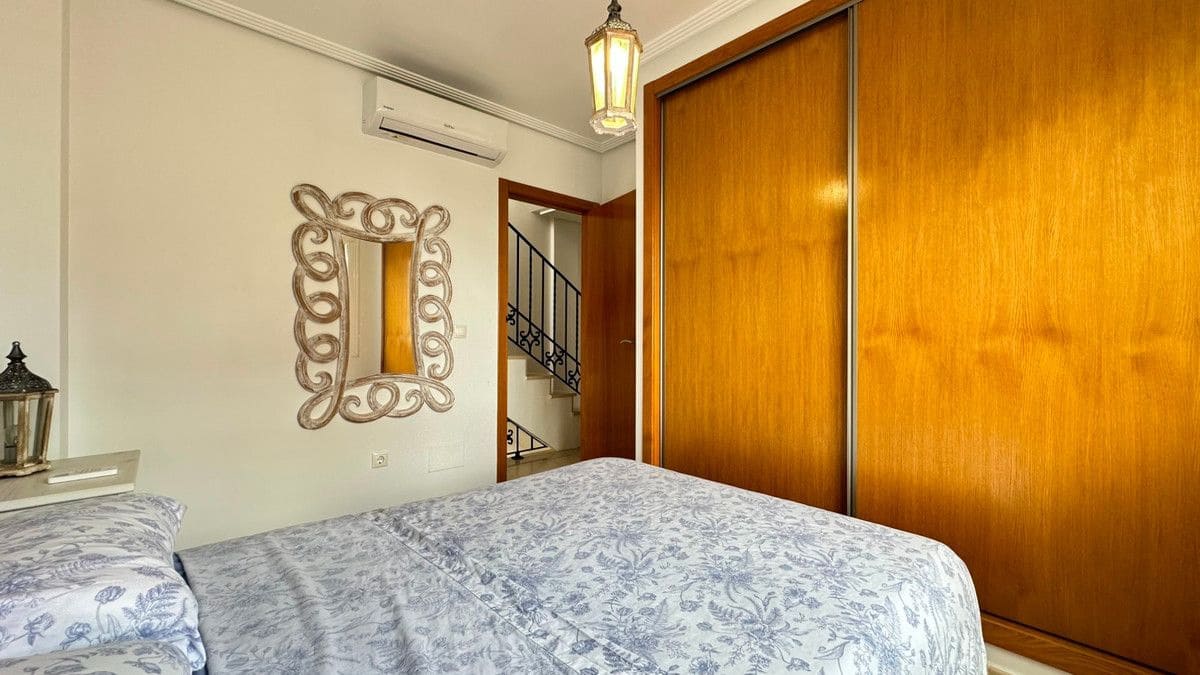 Chalet de 3 habitaciones en Los Montesinos en venta con piscina - 299.950 € (Ref: 10018613)