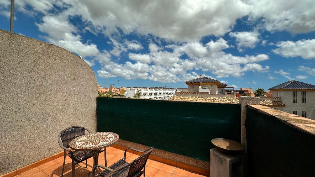Chalet de 3 habitaciones en Los Montesinos en venta con piscina - 299.950 € (Ref: 10018613)
