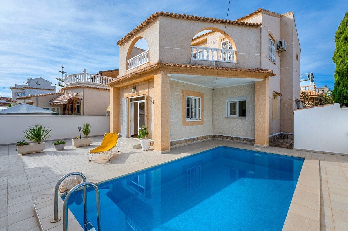 4 chambre Villa/Maison à vendre à La Zenia avec piscine - 359 000 € (Ref: 10022651)