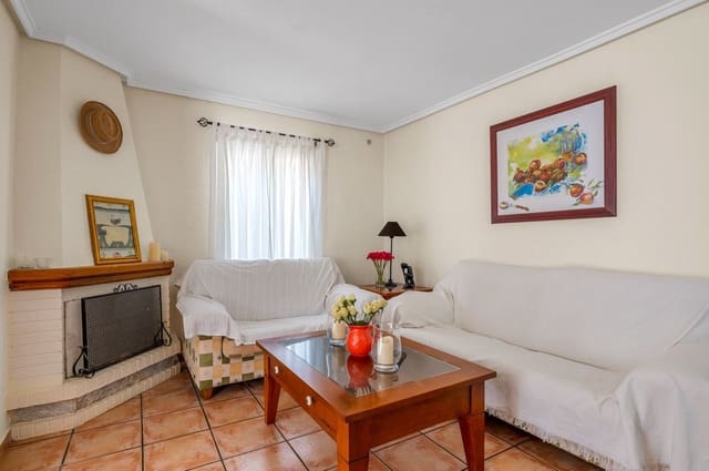 4 bedroom Villa for sale in La Zenia, Orihuela with pool - € 359,000 (Ref: 10022651)