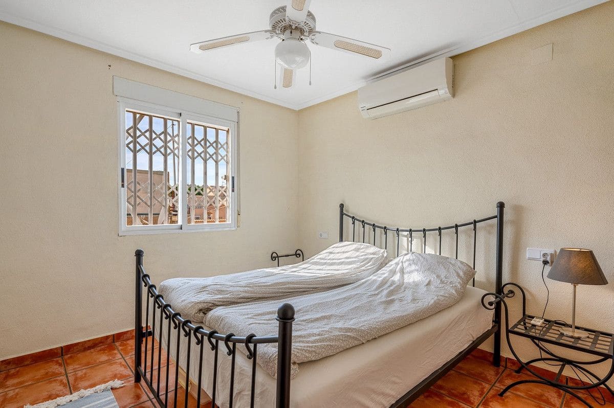 4 chambre Villa/Maison à vendre à La Zenia avec piscine - 359 000 € (Ref: 10022651)