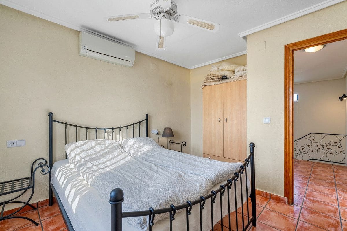 4 chambre Villa/Maison à vendre à La Zenia avec piscine - 359 000 € (Ref: 10022651)