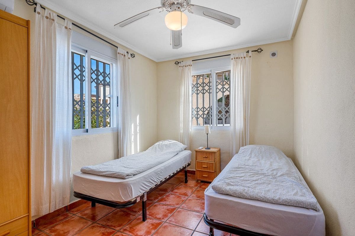 4 chambre Villa/Maison à vendre à La Zenia avec piscine - 359 000 € (Ref: 10022651)