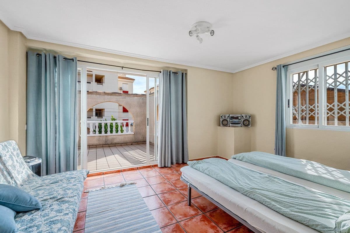 4 chambre Villa/Maison à vendre à La Zenia avec piscine - 359 000 € (Ref: 10022651)