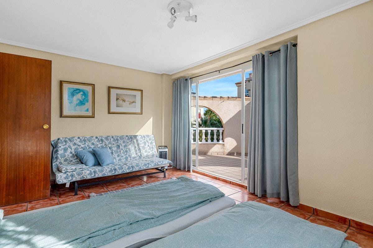 4 chambre Villa/Maison à vendre à La Zenia avec piscine - 359 000 € (Ref: 10022651)