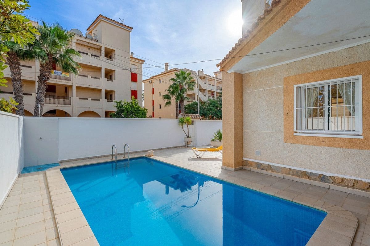 4 chambre Villa/Maison à vendre à La Zenia avec piscine - 359 000 € (Ref: 10022651)