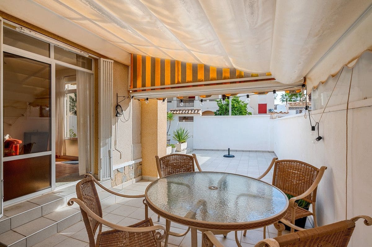 4 chambre Villa/Maison à vendre à La Zenia avec piscine - 359 000 € (Ref: 10022651)