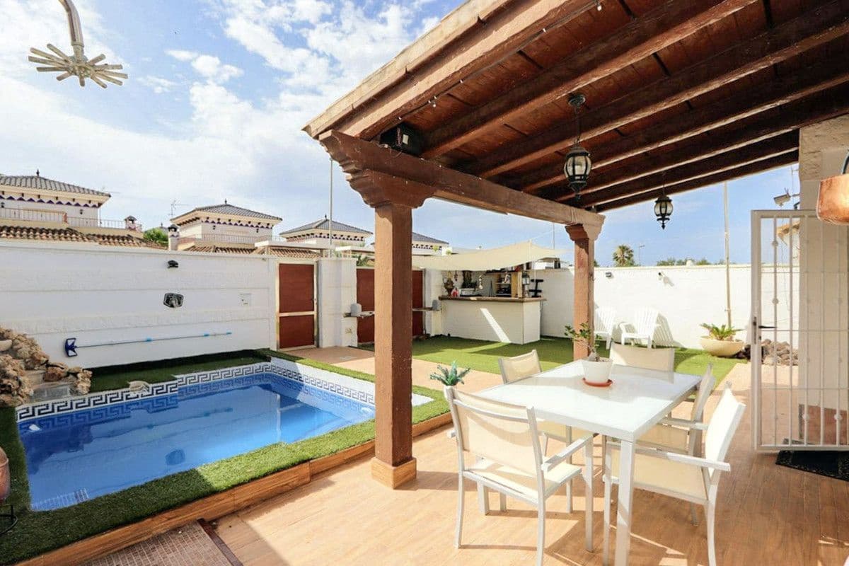 Chalet de 4 habitaciones en Sucina en venta con piscina - 260.000 € (Ref: 10022653)