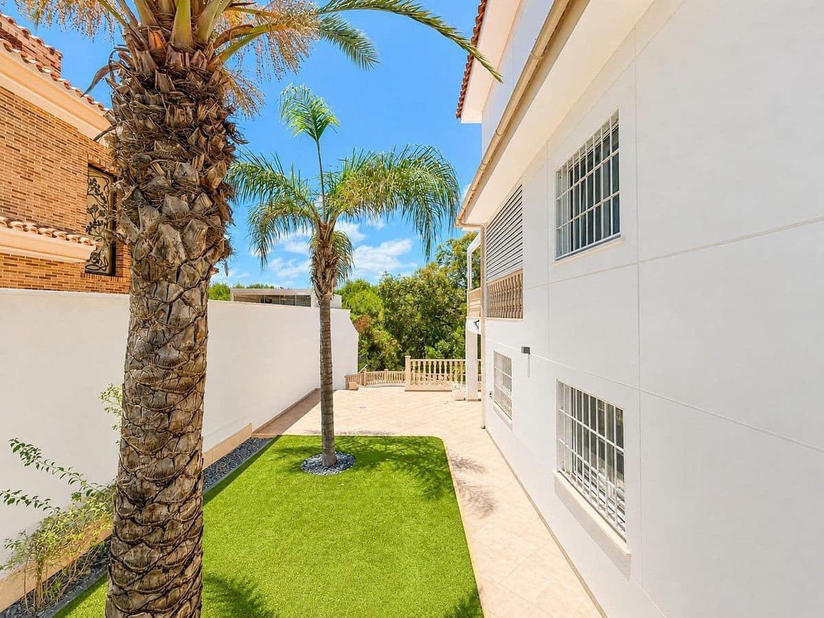 4 slaapkamer Villa te koop in Pilar de la Horadada met zwembad - € 1.225.000 (Ref: 10022660)