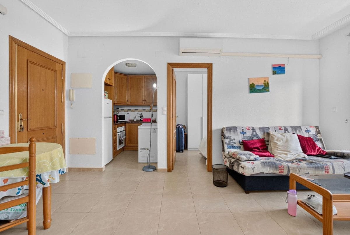 Apartamento de 2 habitaciones en Torrevieja en venta con piscina - 199.000 € (Ref: 10022664)