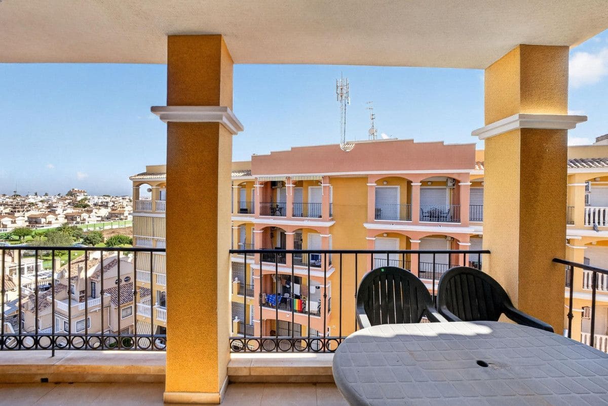 Apartamento de 2 habitaciones en Torrevieja en venta con piscina - 199.000 € (Ref: 10022664)