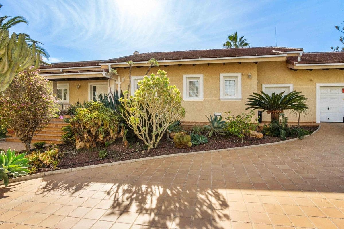 3 sypialnia Willa na sprzedaż w Cabo Roig z basenem - 1 550 000 € (Ref: 10022666)