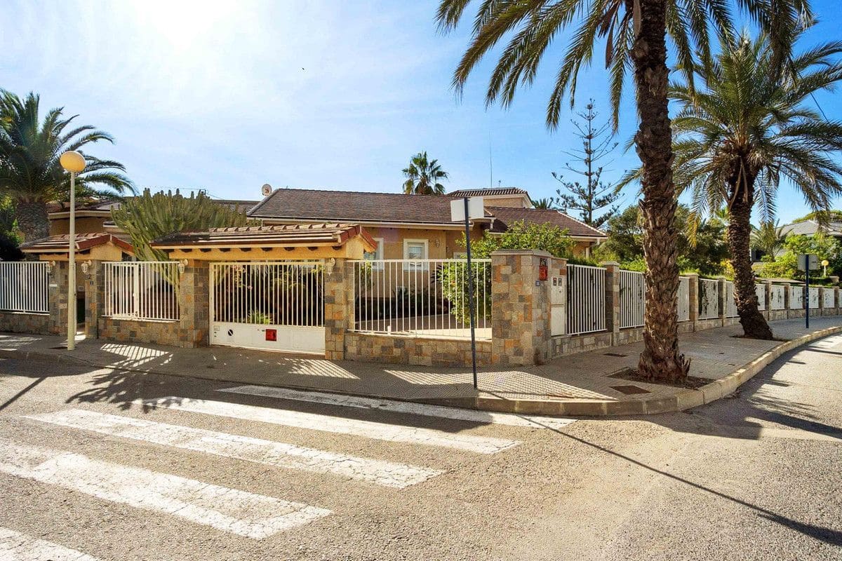 3 sypialnia Willa na sprzedaż w Cabo Roig z basenem - 1 550 000 € (Ref: 10022666)