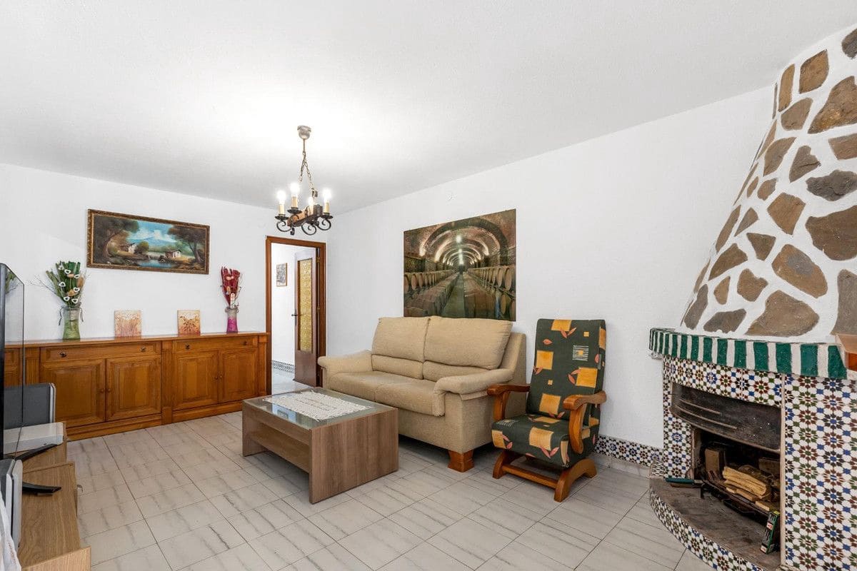 3 bedroom Villa for sale in Torrevieja - € 155,000 (Ref: 10022669)