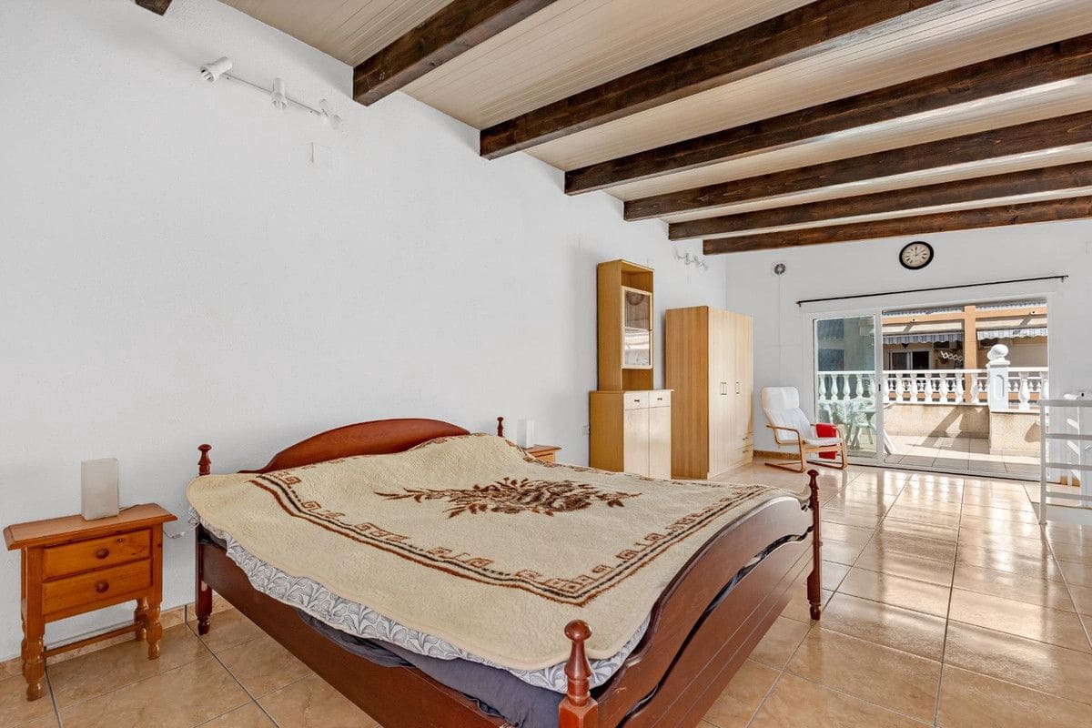 3 bedroom Villa for sale in Torrevieja - € 155,000 (Ref: 10022669)