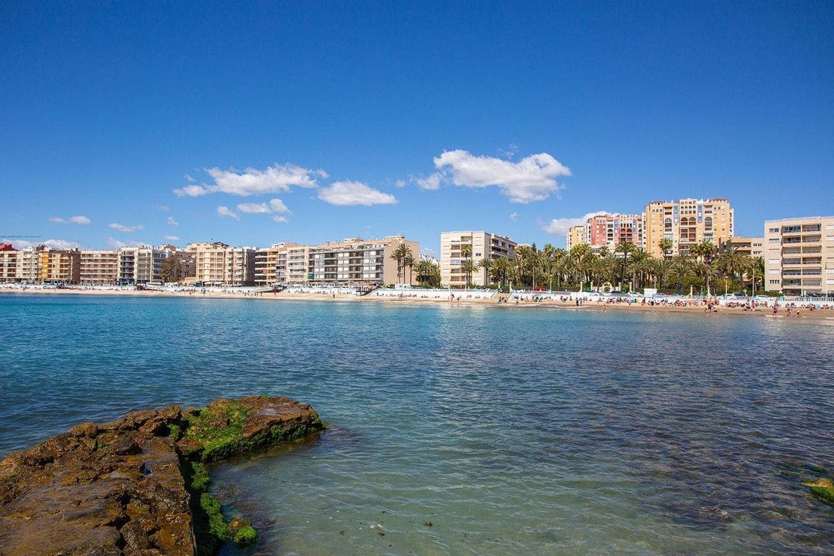 3 bedroom Villa for sale in Torrevieja - € 155,000 (Ref: 10022669)
