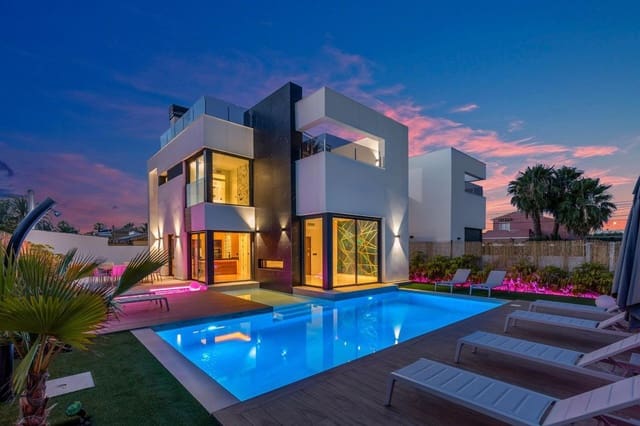 3 bedroom Villa for sale in El Chaparral - La Siesta - La Torreta, Torrevieja with pool - € 699,900 (Ref: 10022670)