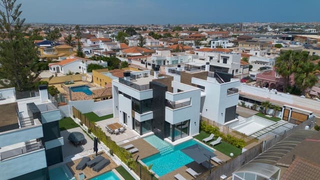 3 bedroom Villa for sale in El Chaparral - La Siesta - La Torreta, Torrevieja with pool - € 699,900 (Ref: 10022670)