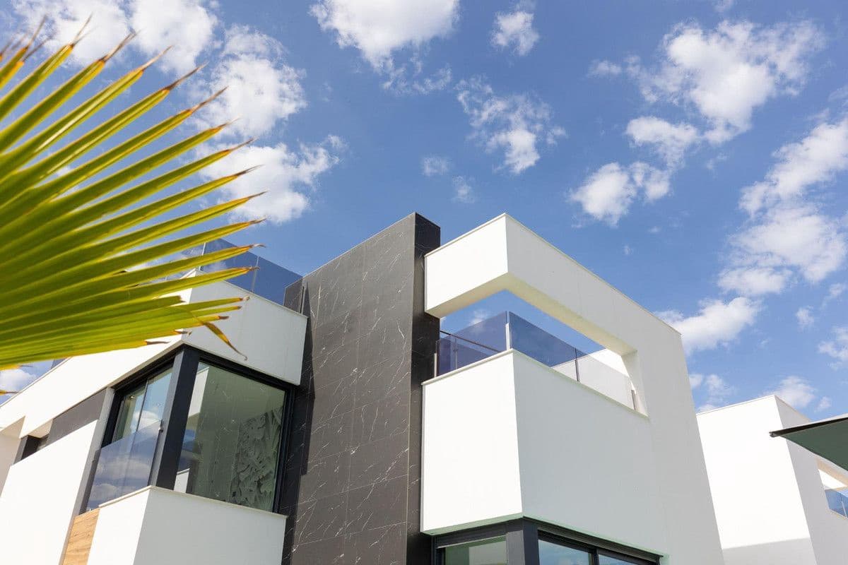 3 bedroom Villa for sale in Torrevieja with pool - € 699,900 (Ref: 10022670)