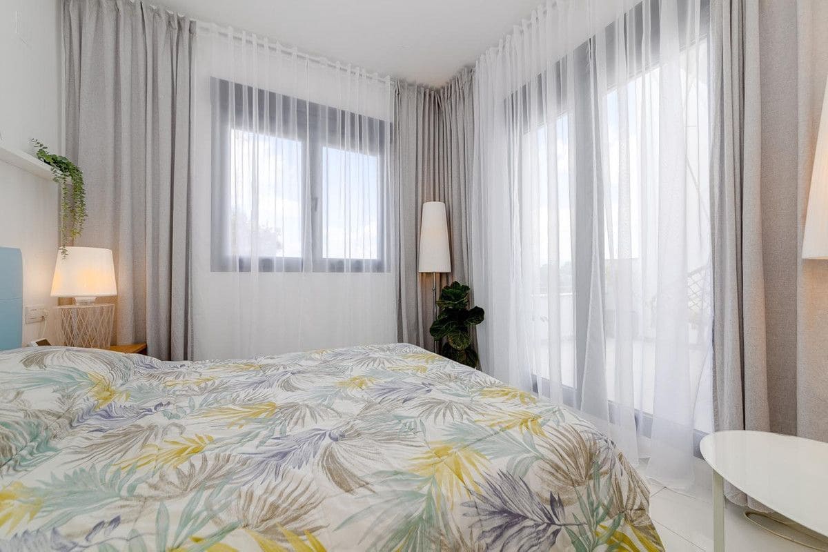 3 soveværelse Villa til salg i San Miguel de Salinas med swimmingpool - € 325.000 (Ref: 10022672)