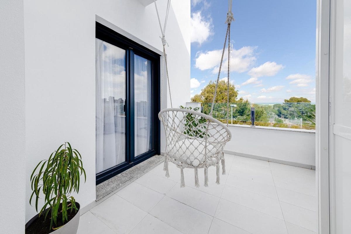 3 soveværelse Villa til salg i San Miguel de Salinas med swimmingpool - € 325.000 (Ref: 10022672)