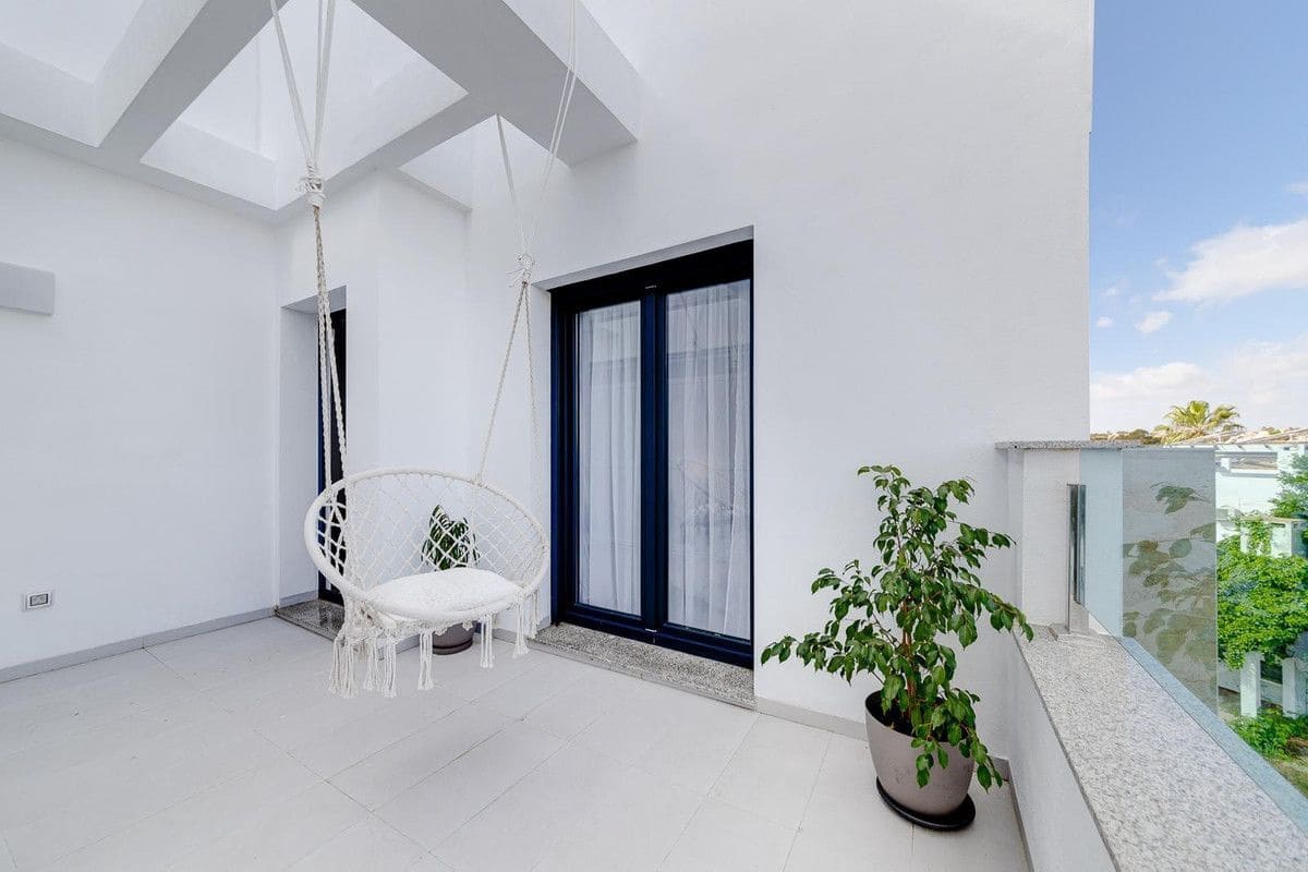 3 soveværelse Villa til salg i San Miguel de Salinas med swimmingpool - € 325.000 (Ref: 10022672)