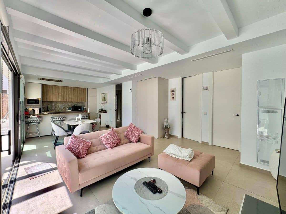 3 bedroom Villa for sale in Filipinas with pool - € 524,900 (Ref: 10022676)
