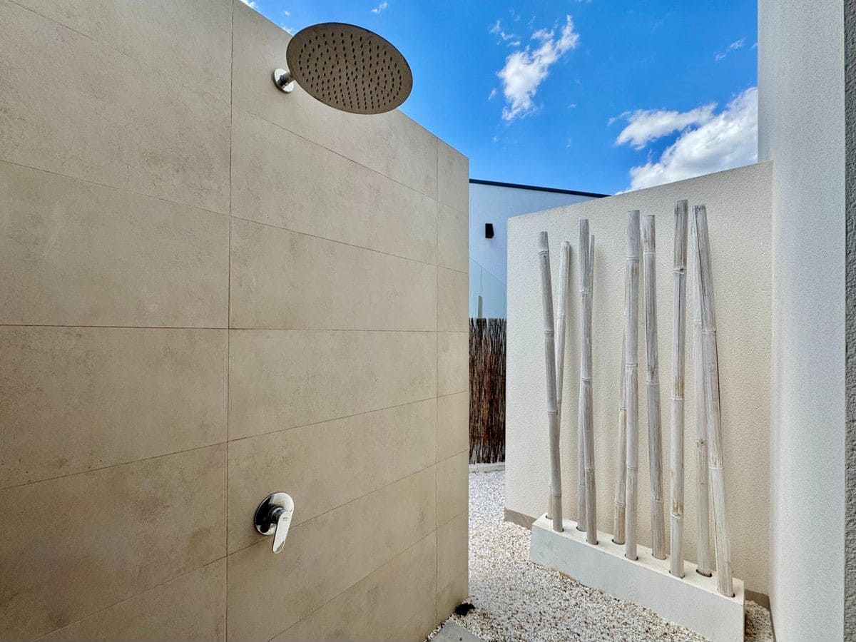 3 bedroom Villa for sale in Filipinas with pool - € 524,900 (Ref: 10022676)
