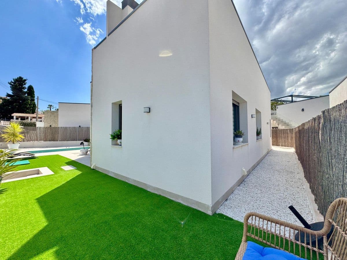 3 bedroom Villa for sale in Filipinas with pool - € 524,900 (Ref: 10022676)