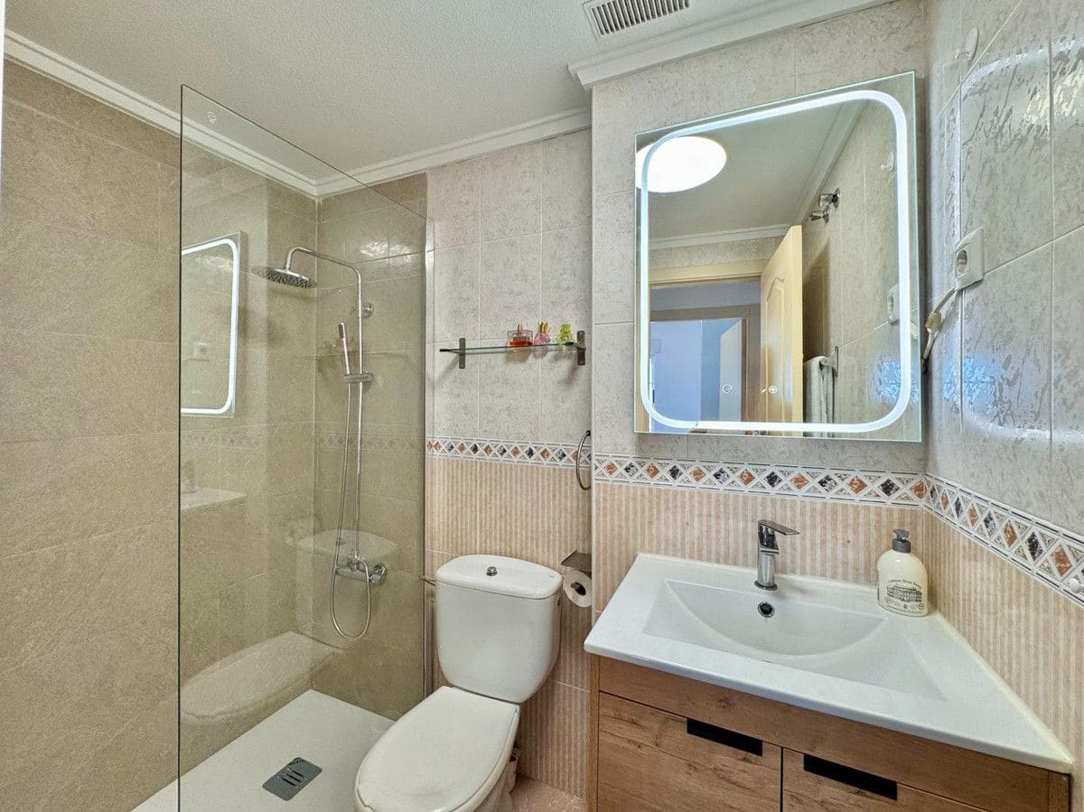 Apartamento de 2 habitaciones en Guardamar del Segura en venta con piscina - 172.900 € (Ref: 10022678)