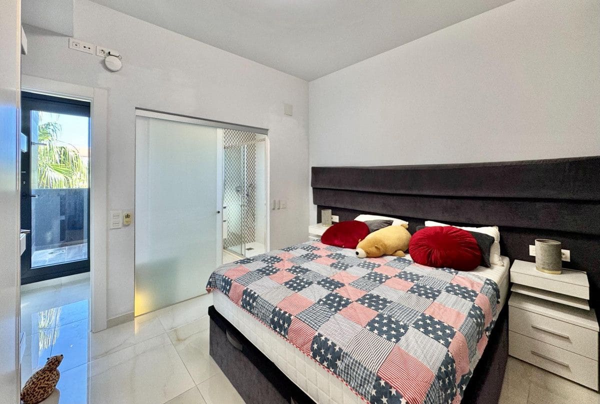 4 bedroom Villa for sale in Orihuela Costa with pool - € 735,000 (Ref: 10022680)