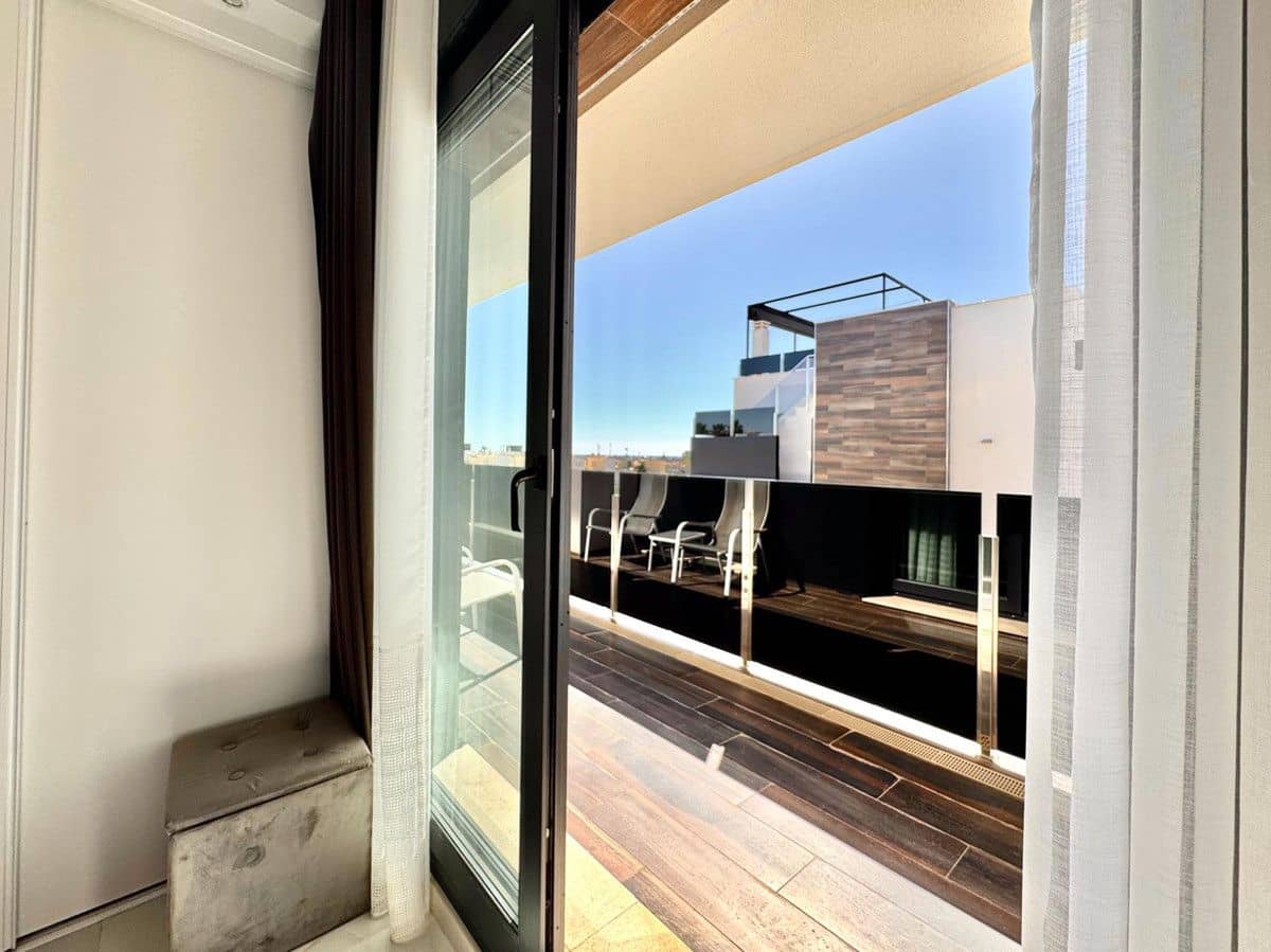 4 bedroom Villa for sale in Orihuela Costa with pool - € 735,000 (Ref: 10022680)