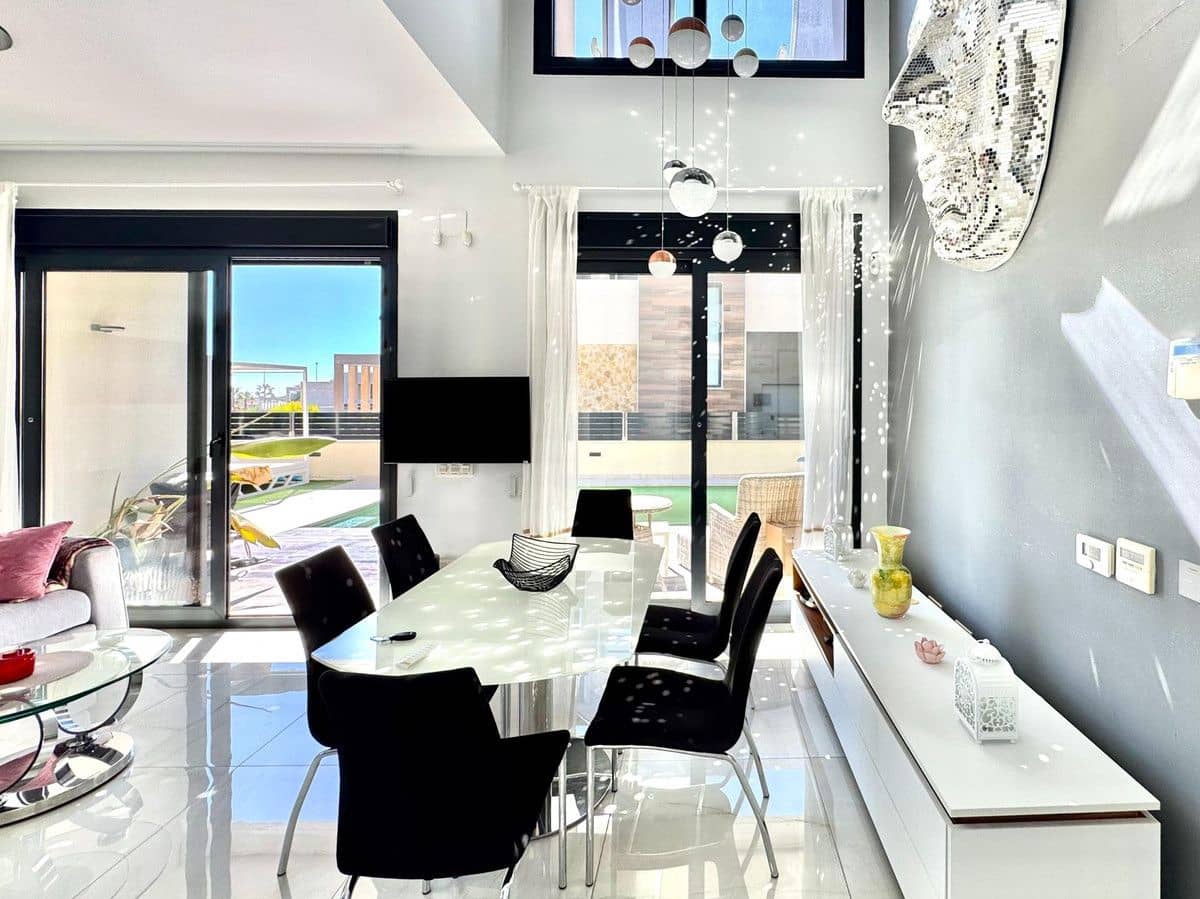 4 bedroom Villa for sale in Orihuela Costa with pool - € 735,000 (Ref: 10022680)