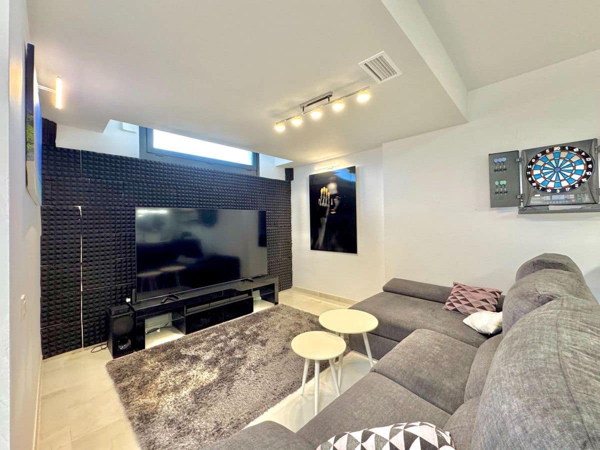 4 bedroom Villa for sale in Orihuela Costa with pool - € 735,000 (Ref: 10022680)