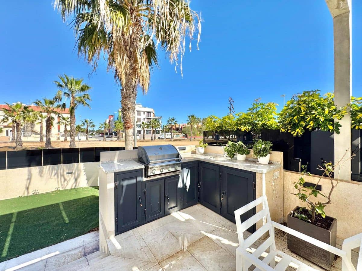 4 bedroom Villa for sale in Orihuela Costa with pool - € 735,000 (Ref: 10022680)