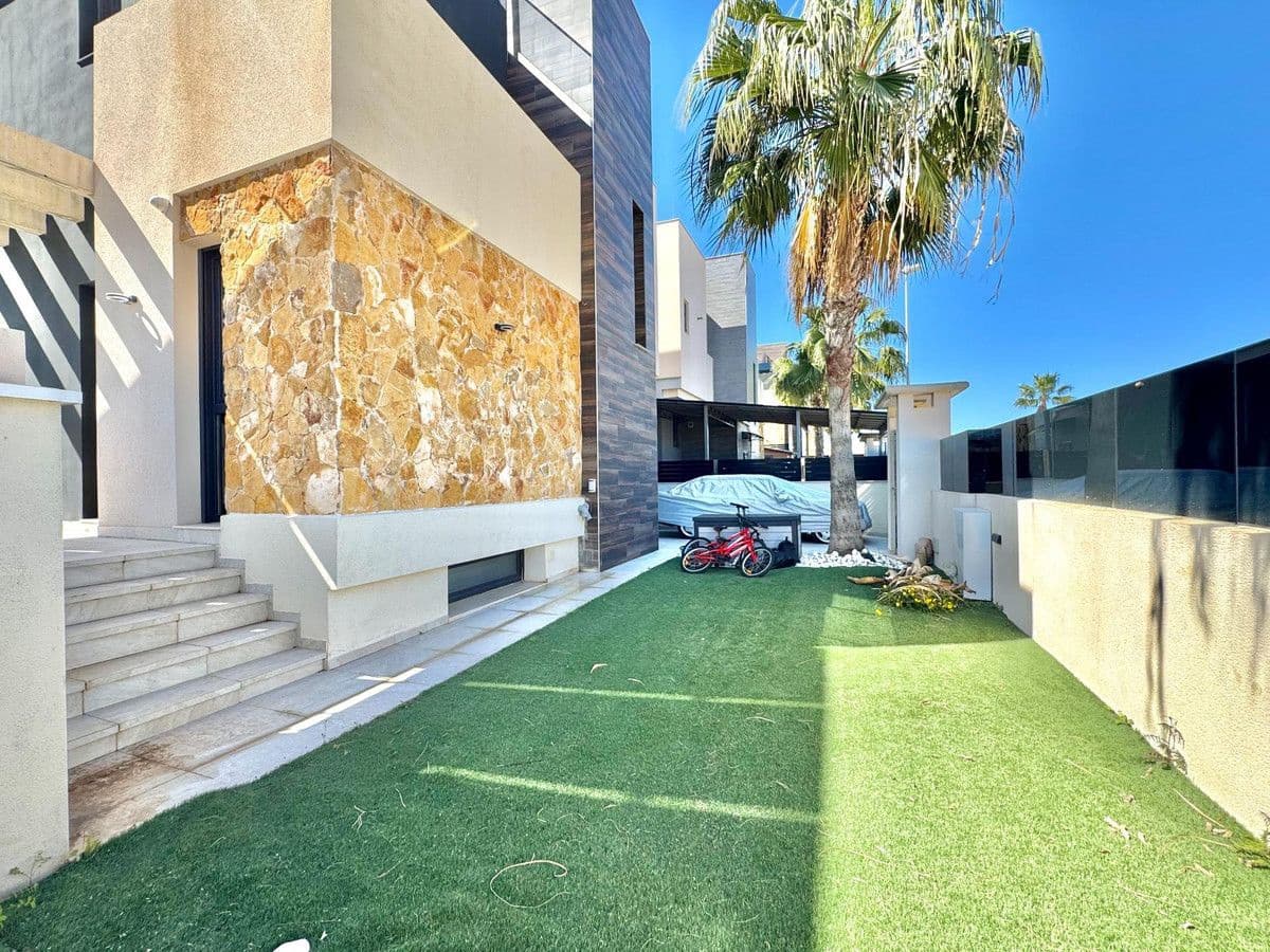4 bedroom Villa for sale in Orihuela Costa with pool - € 735,000 (Ref: 10022680)
