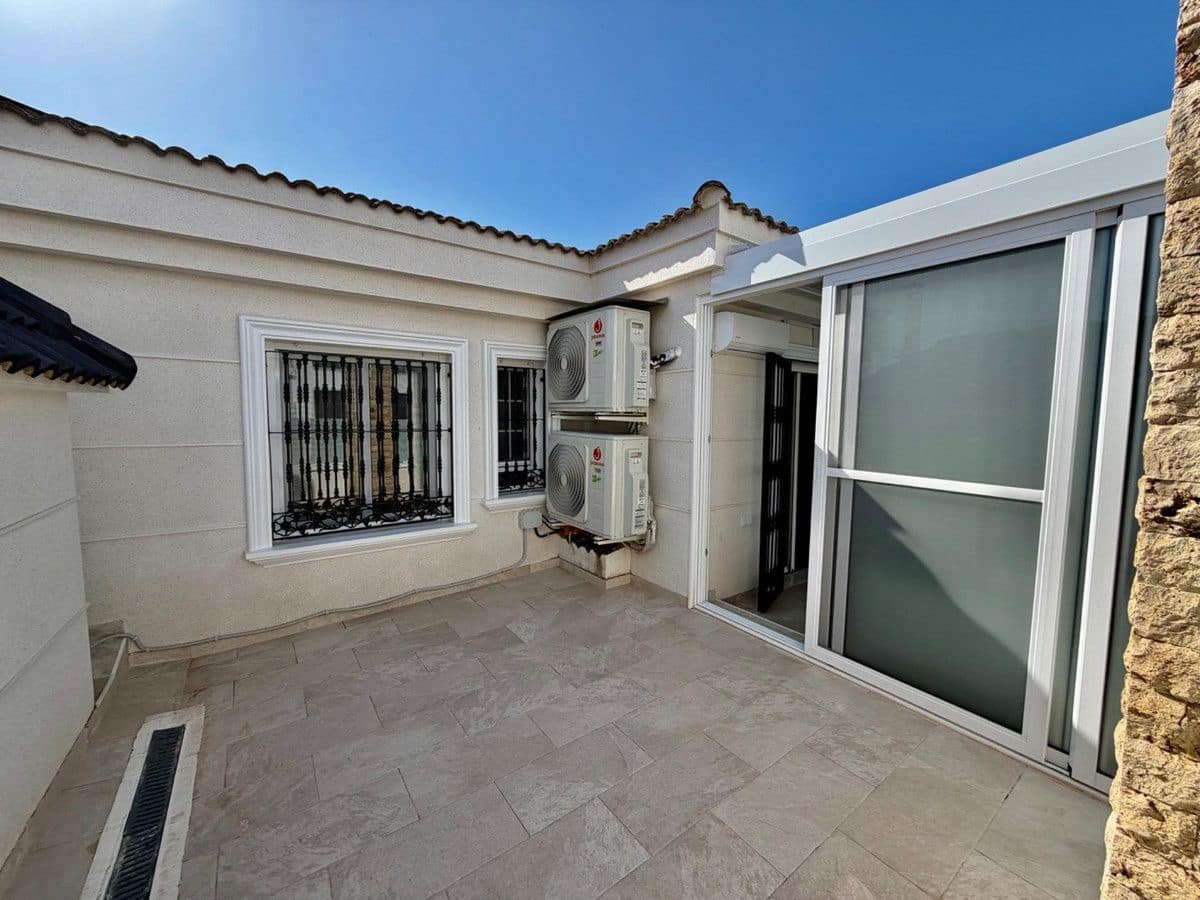 4 chambre Villa/Maison à vendre à La Zenia - 430 000 € (Ref: 10022681)