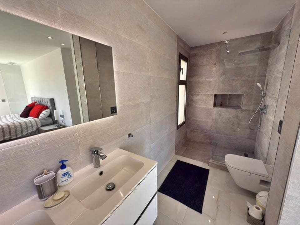 Chalet de 5 habitaciones en Villamartin en venta - 850.000 € (Ref: 10022682)
