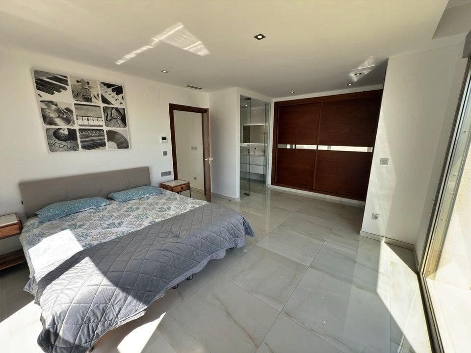 Chalet de 5 habitaciones en Villamartin en venta - 850.000 € (Ref: 10022682)