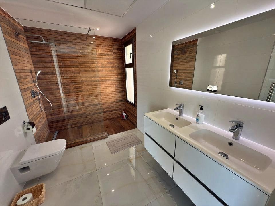Chalet de 5 habitaciones en Villamartin en venta - 850.000 € (Ref: 10022682)