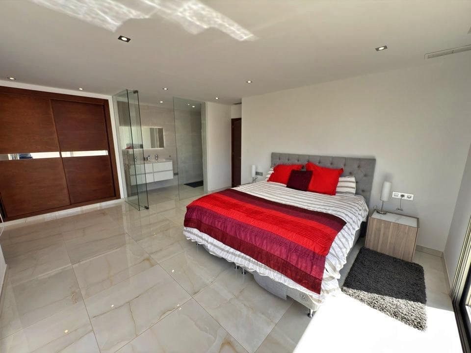 Chalet de 5 habitaciones en Villamartin en venta - 850.000 € (Ref: 10022682)