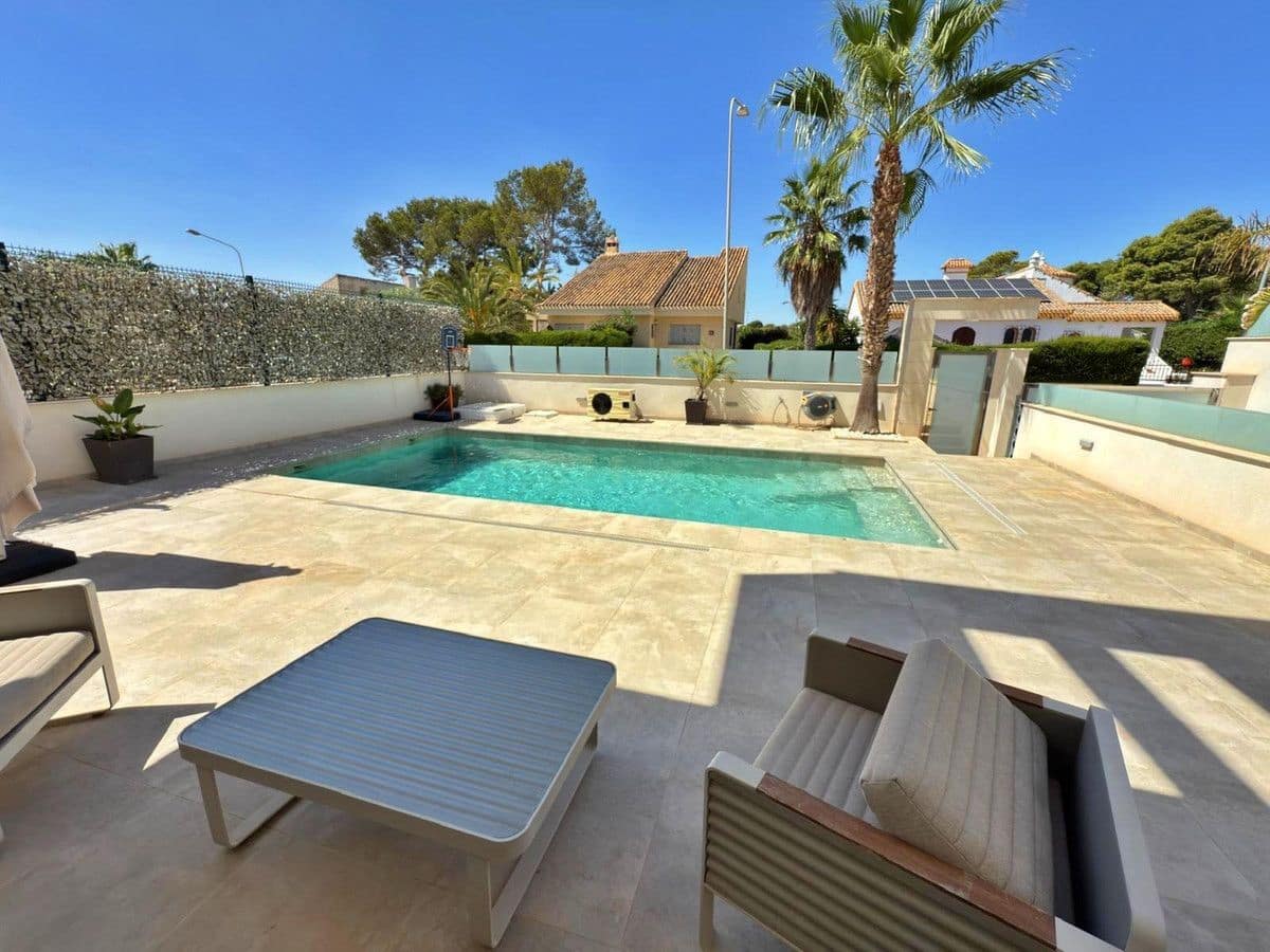 Chalet de 5 habitaciones en Villamartin en venta - 850.000 € (Ref: 10022682)