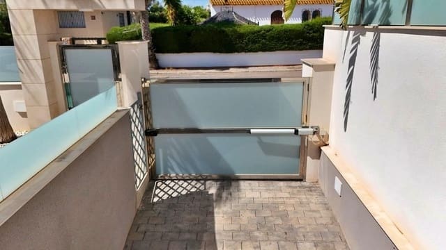 Chalet de 5 habitaciones en Villamartin, Orihuela en venta - 850.000 € (Ref: 10022682)