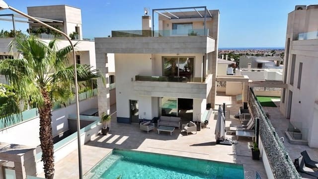 Chalet de 5 habitaciones en Villamartin, Orihuela en venta - 850.000 € (Ref: 10022682)